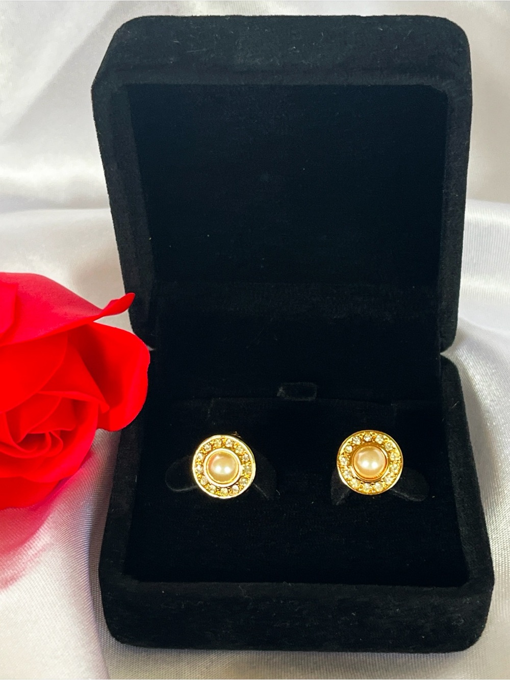 DIOR Vintage Clip-On Pearl Rhinestone Halo Earrings - Picture 3 of 13